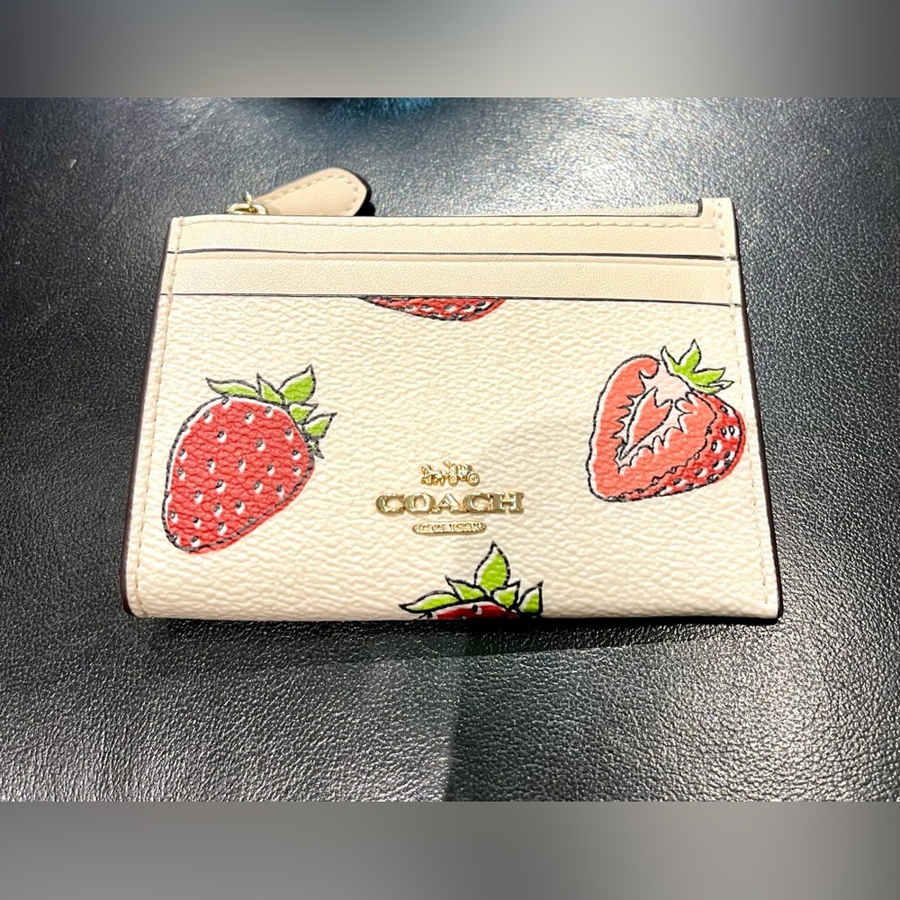 NWT Coach Mini Skinny Id Case With Strawberry Print CAR17 - Picture 2 of 5
